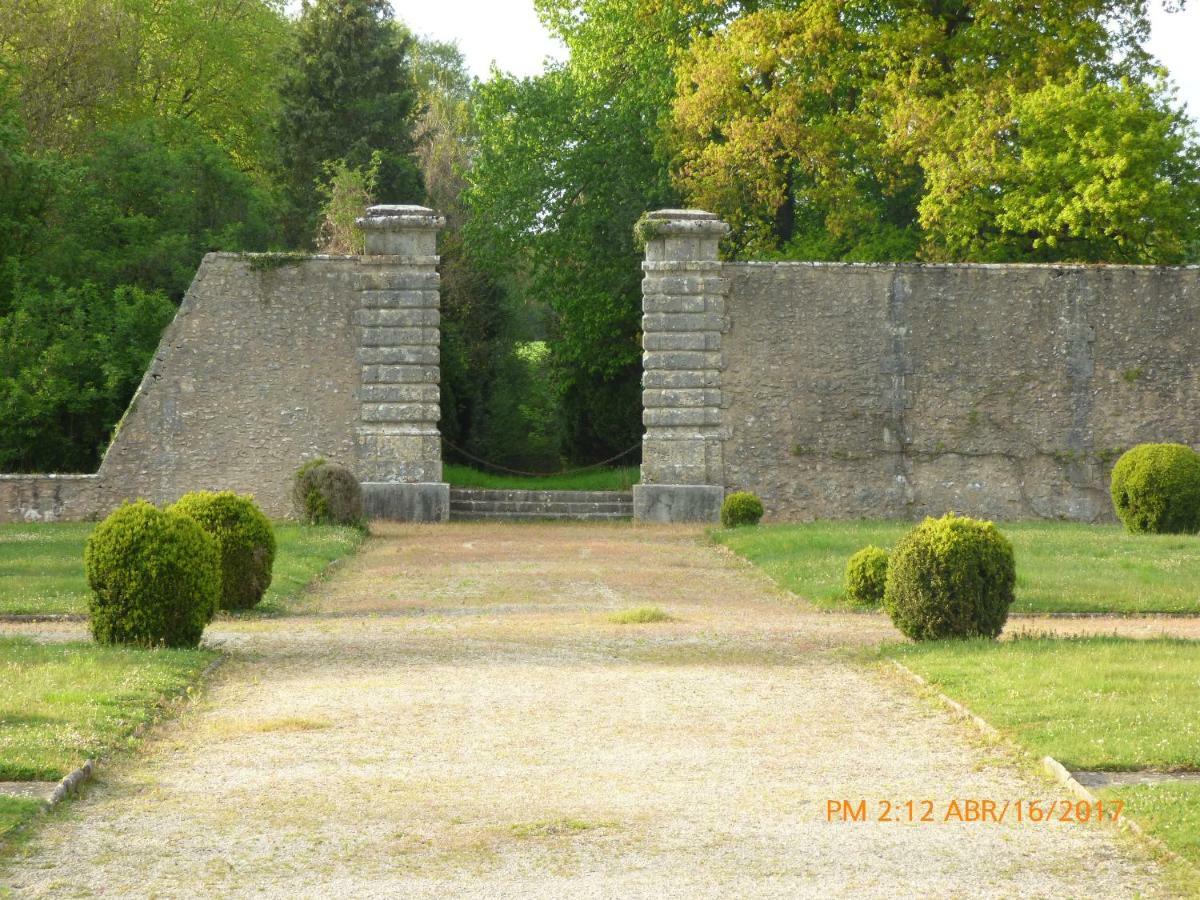 Chateau De Montrame Soisy-Bouy Luaran gambar