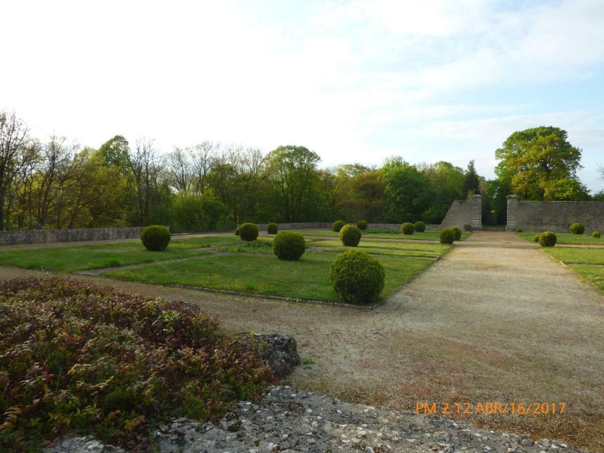 Chateau De Montrame Soisy-Bouy Luaran gambar