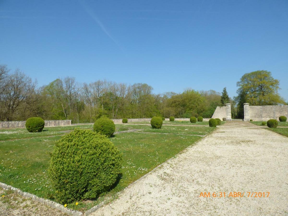 Chateau De Montrame Soisy-Bouy Luaran gambar