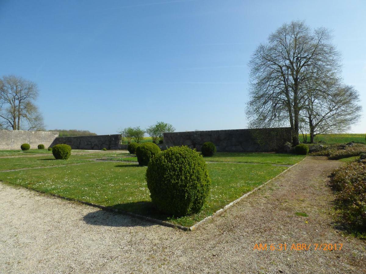 Chateau De Montrame Soisy-Bouy Luaran gambar