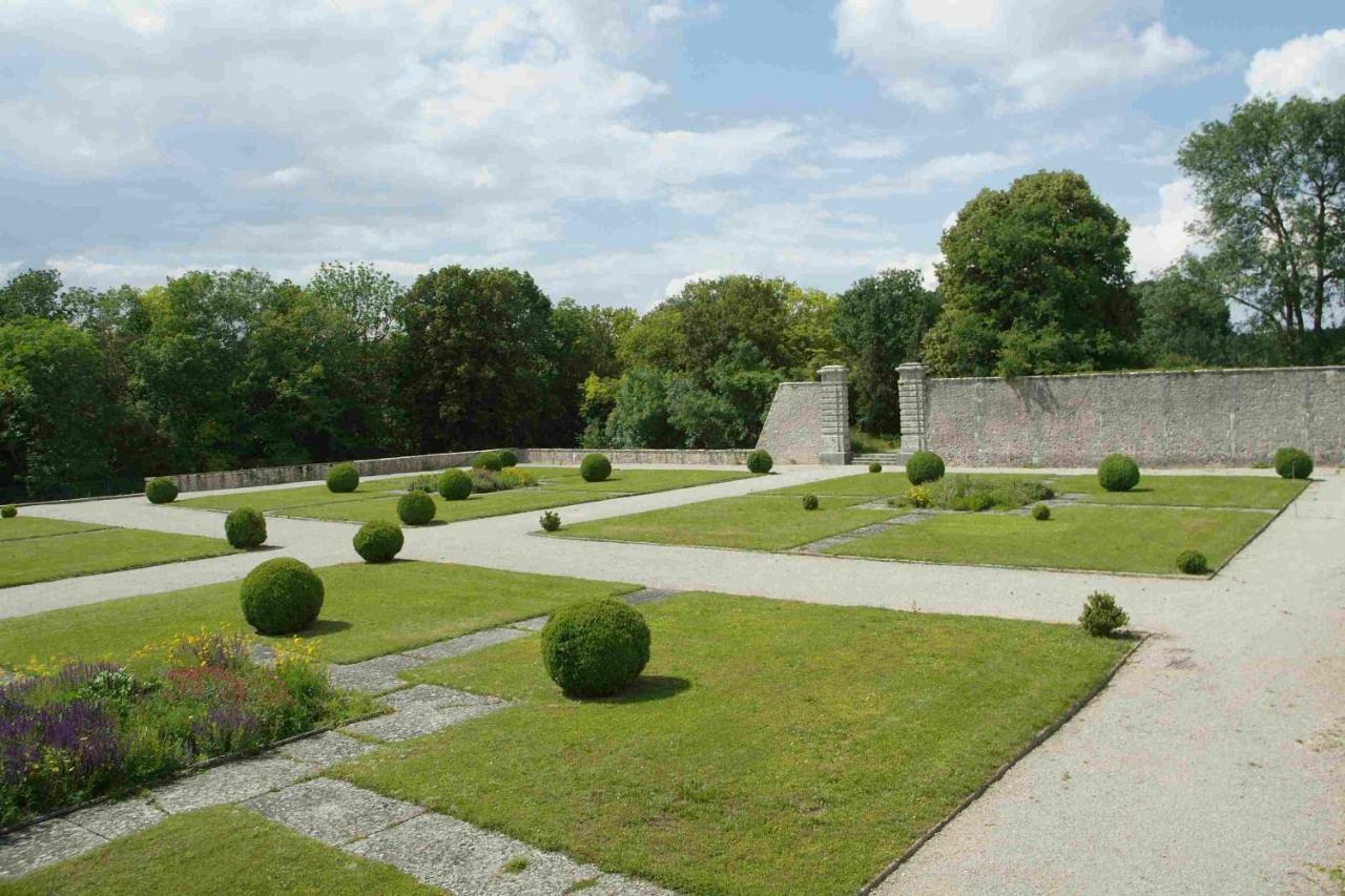 Chateau De Montrame Soisy-Bouy Luaran gambar