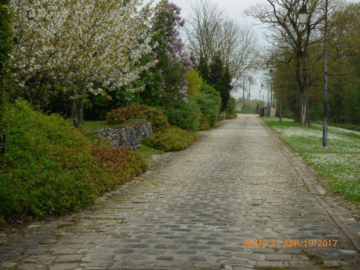 Chateau De Montrame Soisy-Bouy Luaran gambar